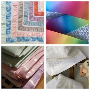 Op de afbeelding: Een collage van babydekens en linten in verschillende kleuren. De dekens hebben satijnen randen en gerimpelde randen in tinten blauw, roze en lavendel. Linten tonen een regenboogverloop. E&eacute;n deken is wit met een wafelweefsel.