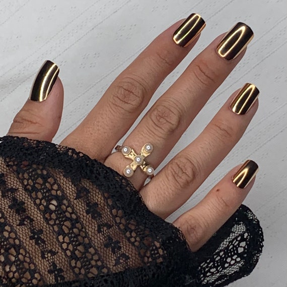 GOLDIE Press-on Nails | Gold Mirror Chrome Medium Square Nails