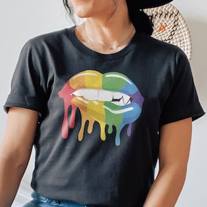 プライド シャツ、レインボー リップ シャツ、リップ シャツ、LGBT シャツ、プライド シャツ、LGBT プライド シャツ、プライド T シャツ、LGBT、愛は愛シャツ、LGBTQ ギフト