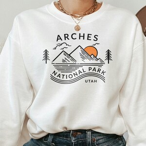 Arches National Park Sweatshirt, Utah Sweatshirt, Adventure Sweatshirt, National Park Sweater, Travel Sweatshirt, Arches Souvenirs