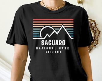 Camicia Saguaro National Park, Arizona T-Shirt, Adventure Shirt, Camicia trekking, Camicia da campeggio, Saguaro Gifts
