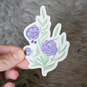 Vinylsticker met paarse bloemen - waterdichte sticker voor beker, laptophoes, notitieboekje, Bijbeldagboek - vrouwelijk paars schrift, gezegend