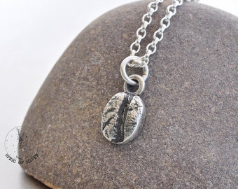 Collier en grains de café en argent, cadeau pour amateur de café, bijoux en grains de café, petit pendentif, collier délicat, cadeaux de blague, cadeau de collègue, minuscule