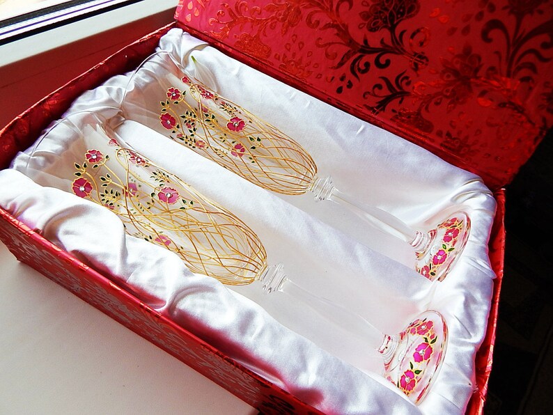 Personalized Gold Glasses Wedding Favors Engagement Gift Cake Serving Toasting Flutes Decoration Pink Flower Champagne Glasses.