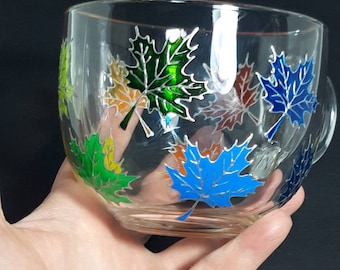 Handgeschilderde glazen koffiemok met regenboogbladeren, cadeau natuurliefhebber (17 oz)