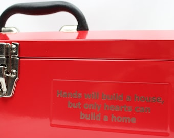 Personalisierte Werkzeugkiste, rote Werkzeugkiste, Toolbox, Geschenk-Ideen für ihn, Handy-Mann-Geschenk, Metall-Toolbox, graviert, Haus Renovierung, Haus Erwärmung