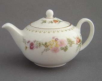 Wedgwood Miniature Teapot, Mirabelle