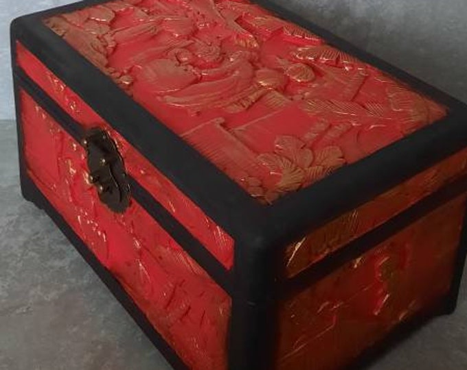 Oriental jewellery box,camphor circa 1900,keepsake chest.antique jewelry chest,hand painted oriental box.red blac jewelry box.Chinese chest.