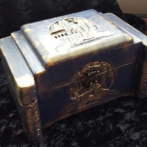 Antique oriental chest.Chinese antique trinket box,carved box,oriental chest.antique jewelry box.antique Chinese,blue,gold,Jewellery box