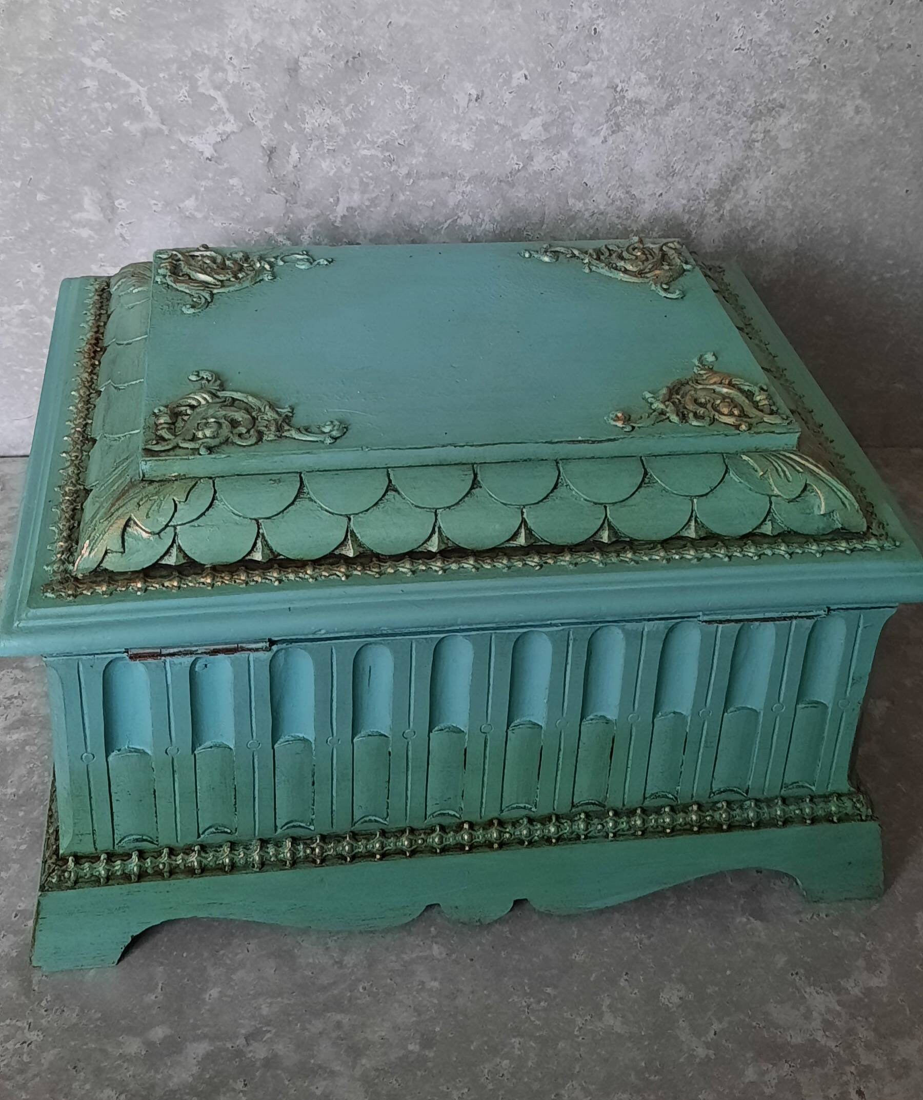 Antique carved jewellery box.1895.Antique German chest.Hand carved
