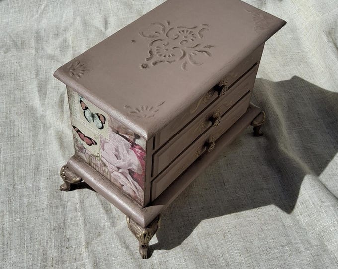 Jewelry box,Pink butterfly box,girls jewelry box.pink butterflies.pink.purple.Shabby chic jewellery box hand decoupage. jewelry drawers