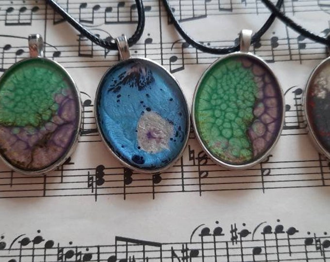 Abstract art Pendant,Fluid Art Pendant, Oval Pendant,Necklace,Resin Pendant, oval  Pendant,handmade resin Pendant