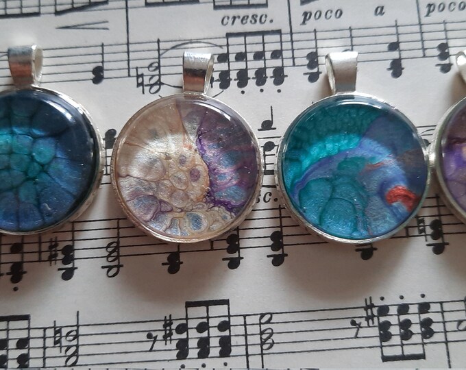 Resin art Pendant,Fluid Art Pendant,Silver Circle Pendant,Necklace,Resin Pendant,girls stocking filler,handmade resin Pendant