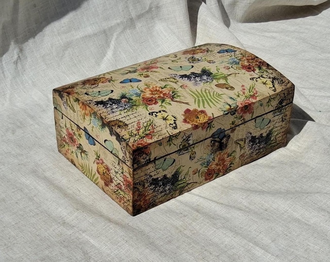 Jewelry box chest,Shabby chic jewelry box,vintage,vintage butterflies.hand painted,decoupage box,armoire,domed chest,vintage effect