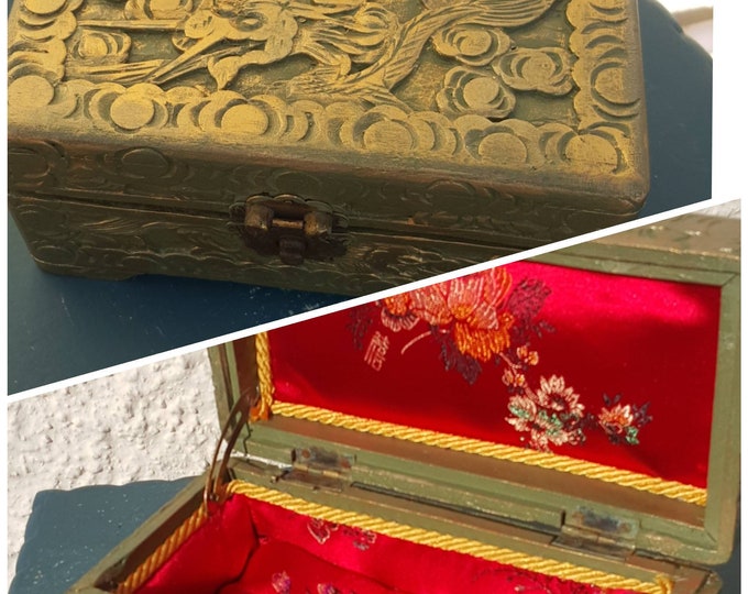 Antique oriental camphor 1899,small camphor.antique jewelry chest,carved box,oriental box.antique jewelry box.chinese box.,gold.green