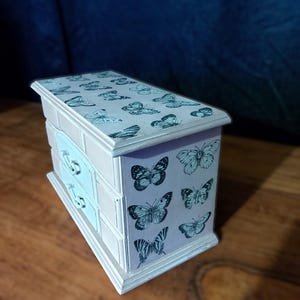 Jewelry box,Pink butterfly box,girls jewelry box.pink butterflies.pink.purple.Shabby chic jewellery box hand decoupage. jewelry drawers