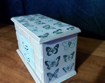 Jewelry box,Pink butterfly box,girls jewelry box.pink butterflies.pink.purple.Shabby chic jewellery box hand decoupage. jewelry drawers