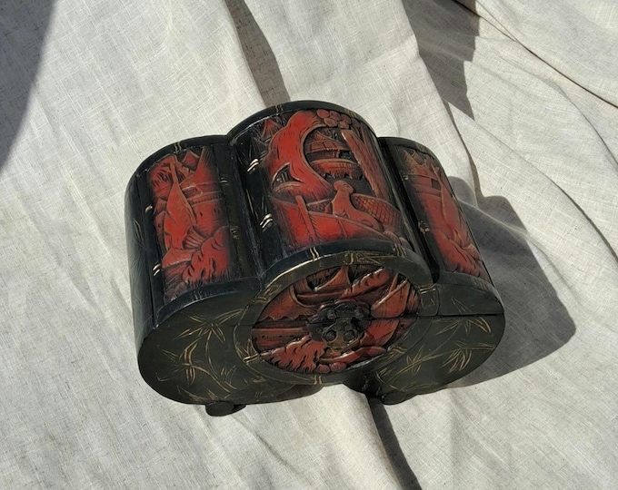 Antique oriental camphor,oriental chest.asian box.RARE shape,cylindrical camphor.antique jewelry box.antique Chinese chest.camphor.