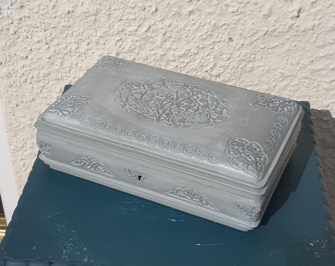 Antique indian carved box chest.solid wood.jewelry storage,Trinket box,jewellery box. jewelry,chest drawers.armoire.shabby chic carved box