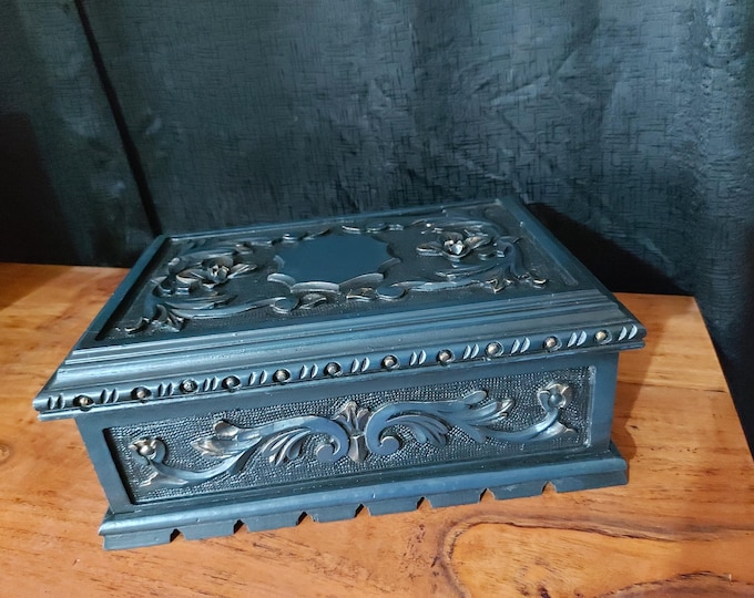 Vintage carved jewellery box.Art nouveau chest.Hand carved jewellery chest.Solid wood jewellery storage. jewelry chest.red leaf