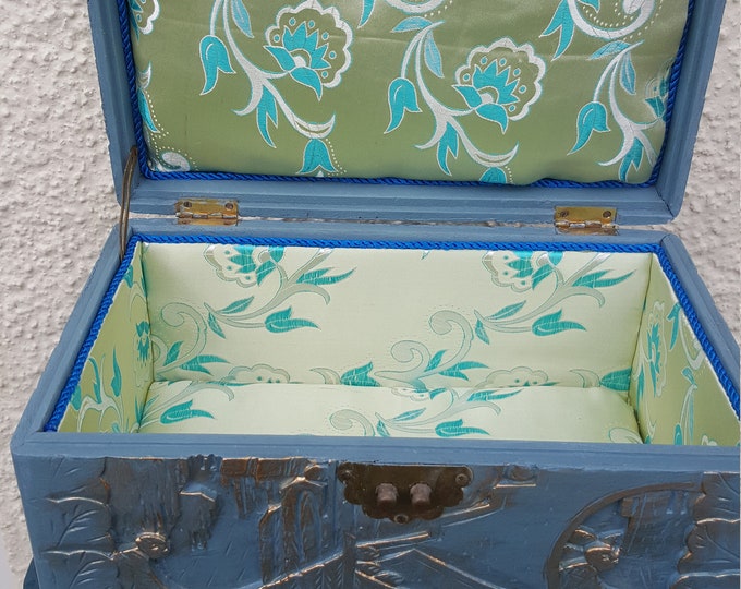 Antique oriental jewellery box.  circa 1880,keepsake chest.large jewellery chest,carved box,oriental box.antique jewelry box.Chinese boxblue