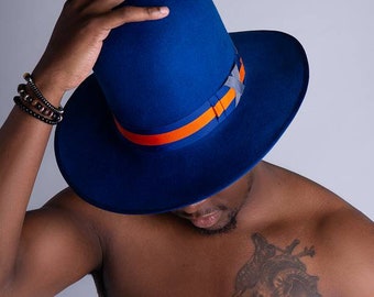 Jason - Sombrero estilo Boygeorge de cúpula grande azul en fieltro de piel, ala plana - Fedora hecho a mano, fieltro de piel,