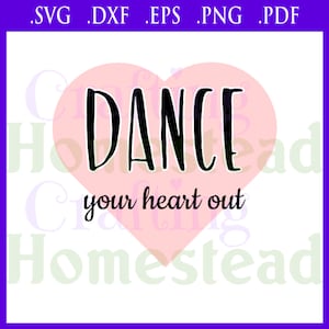 Könnte beinhalten: Ein rosa Herz mit dem Text "DANCE your heart out" in schwarzen Buchstaben. Das Herz befindet sich auf einem weißen Hintergrund mit dem Text "Crafting Homestead", der in hellgrün wiederholt wird.