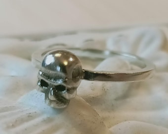 Silver Skull Ring, Creepy Ring, Spooky Ring, Tiny Skull Ring, Silver Skull, Tiny Silver Skull, Silver jewel, Small Skull Ring, Silver Ring
