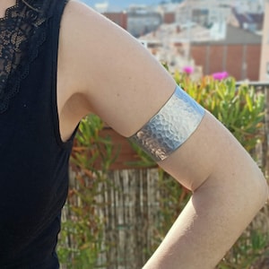 Brazalete de aluminio, brazalete para brazo, minimalista, brazalete sencillo, brazalete ancho, joyería para brazo, pulsera para brazo
