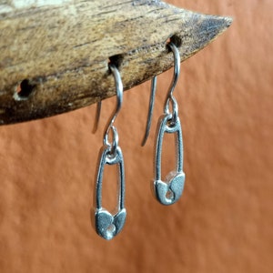 Pendientes de imperdibles, imperdibles de plata, pendientes de imperdibles de plata, imperdibles elegantes, joya moderna