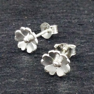 Tiny Flower Earrings, Silver, Stud Earrings, Wedding Gift, Botanical studs, Botanic Jewel, Little Daisy, Small Flower Studs, Tiny flowers