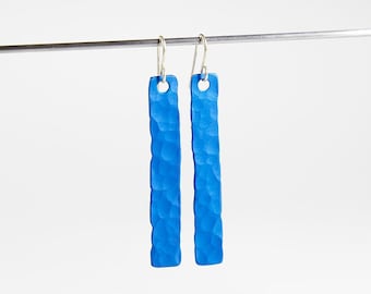 Orecchini oceano blu, orecchini in alluminio blu, orecchini grandi, gioielli minimalisti, alluminio martellato, regalo di compleanno, orecchini blu casual