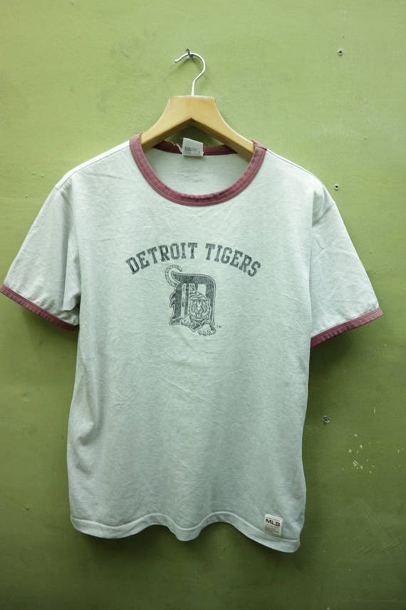 green detroit tigers shirt