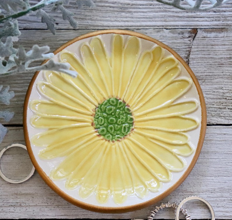 Wedding Ring Dish, Yellow Daisy, Trinket Dish, Jewelry Dish, Daisy Bracelet Dish image 3