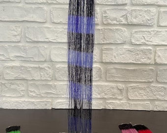 Extensiones de cabello con clip, color azul violáceo y rayas de mapache.