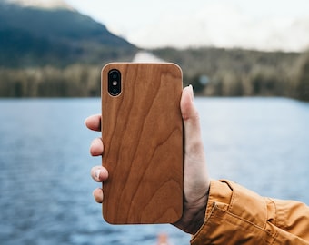 Real Wood iPhone Case: Protective Polycarbonate Shell