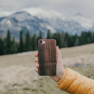 Personalisierte iPhone-Hülle aus Holz Personalisierte iPhone-Hülle aus Holz, iPhone 8/Xr/ 11 Pro Max, Geschenke für ihn, iPhone 11-Hülle, Geschenke für ihn Bild 5