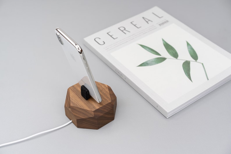 Oakywood Geometric Wood Phone Charging Dock - Thumbnail 4