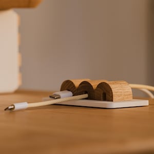 Magnetischer Holz-Kabel-Organizer: Lösung für Schreibtischkabel