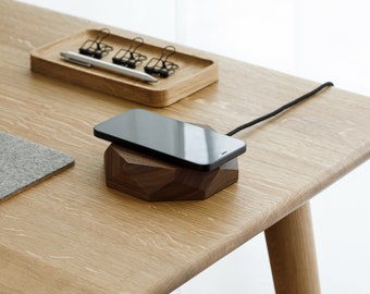 Geometric Wooden Wireless Charger: Qi-Enabled Phone Charging Station