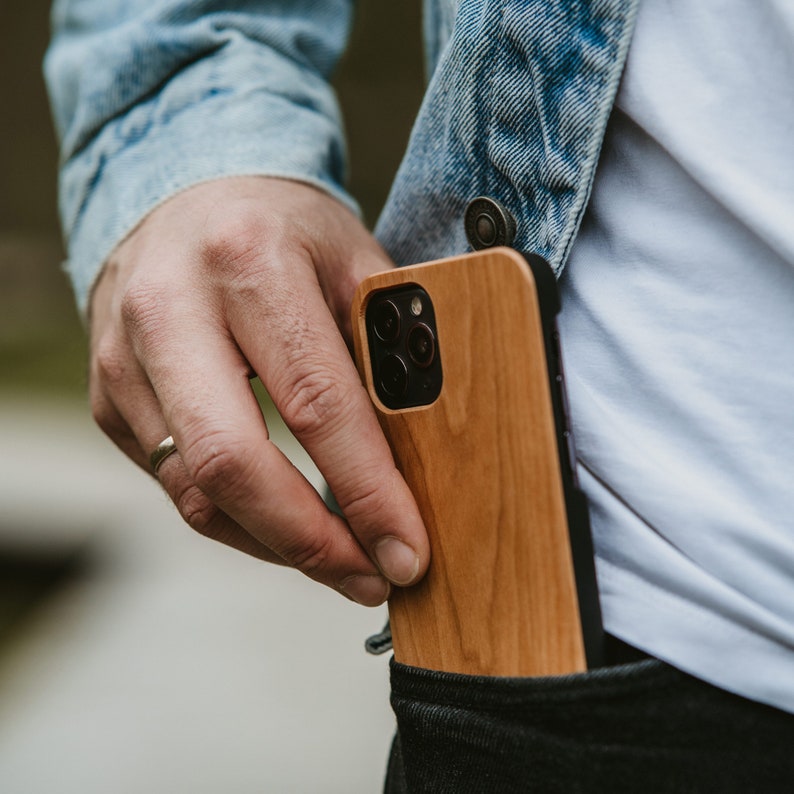 Personalisierte iPhone-Hülle aus Holz Personalisierte iPhone-Hülle aus Holz, iPhone 8/Xr/ 11 Pro Max, Geschenke für ihn, iPhone 11-Hülle, Geschenke für ihn Bild 3