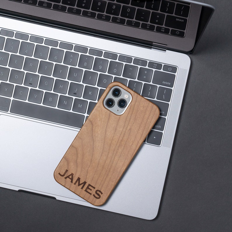 Personalisierte iPhone-Hülle aus Holz Personalisierte iPhone-Hülle aus Holz, iPhone 8/Xr/ 11 Pro Max, Geschenke für ihn, iPhone 11-Hülle, Geschenke für ihn Bild 1