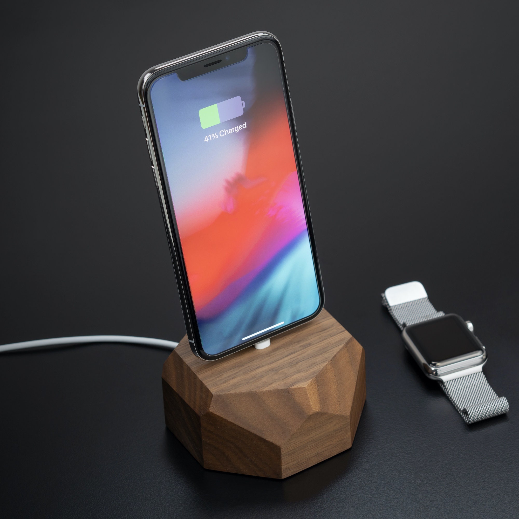 Handcrafted Oak iPhone Charging Dock: Geometric Wood Organizer