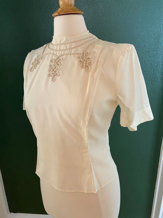 Vintage 1940s 40s white blouse with soutache detai