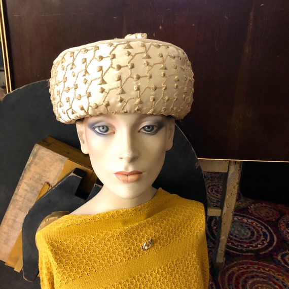 Vintage ladies hat race day hat formal hat pillbox