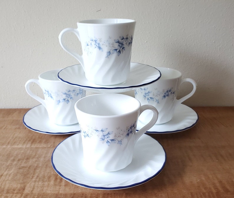 Vintage Corelle Blue Fleur Dinnerware Set of 20 Pieces for 4