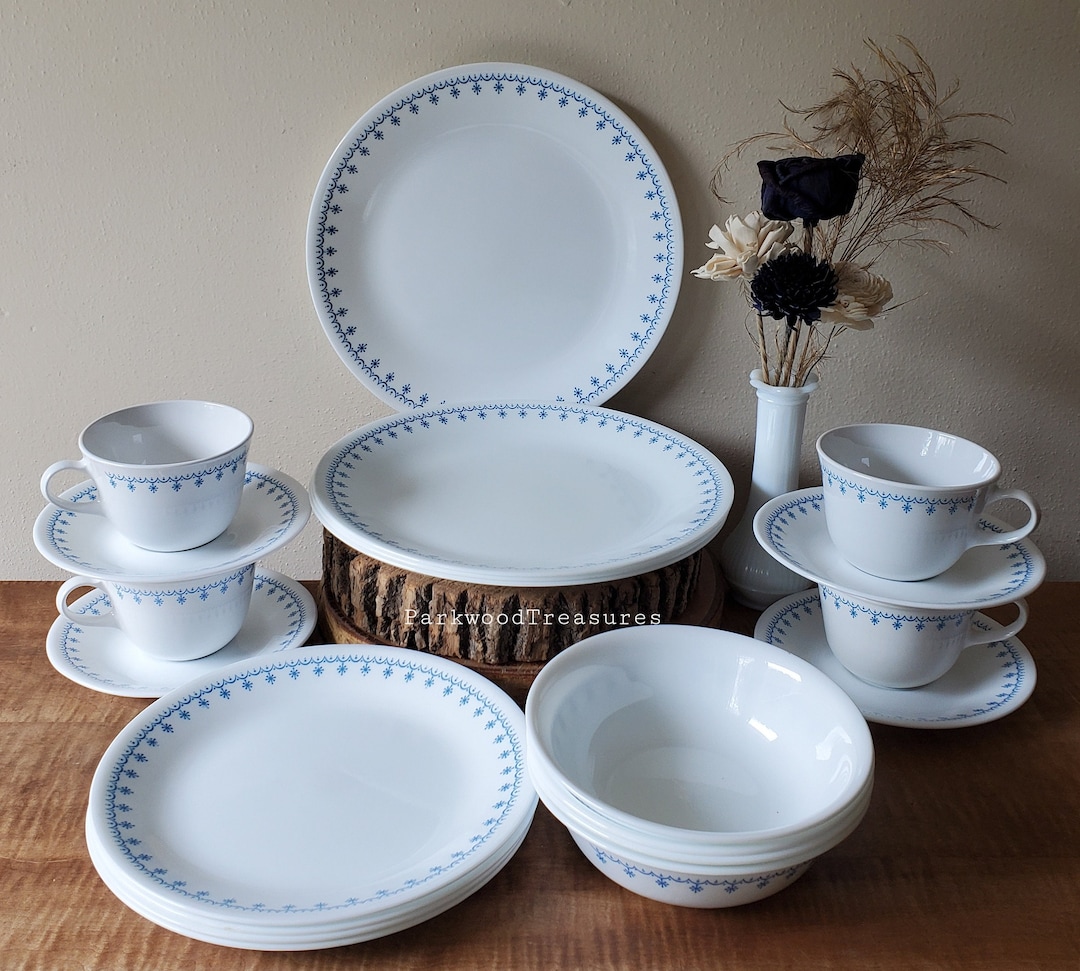 Vintage Corelle Snowflake Garland Blue Dinnerware 20 Piece Set for