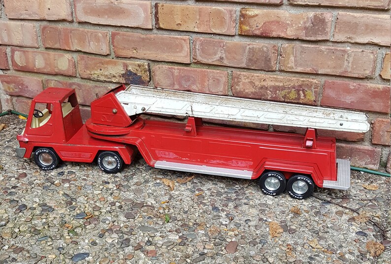 nylint aerial hook and ladder