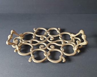 10" vintage apple pattern footed brass trivet with handles