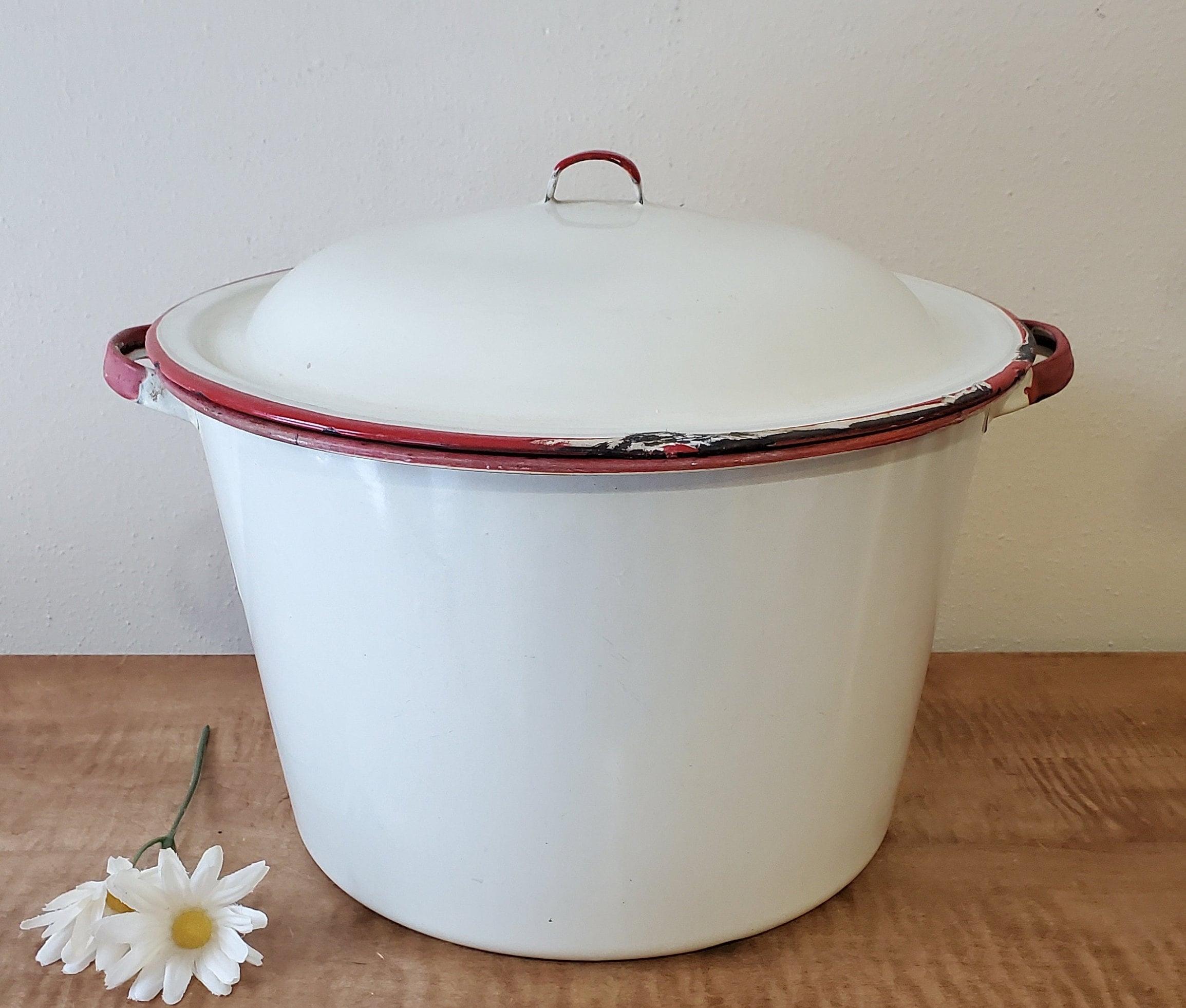 stock pot Vintage enamelware pot beige with red trim